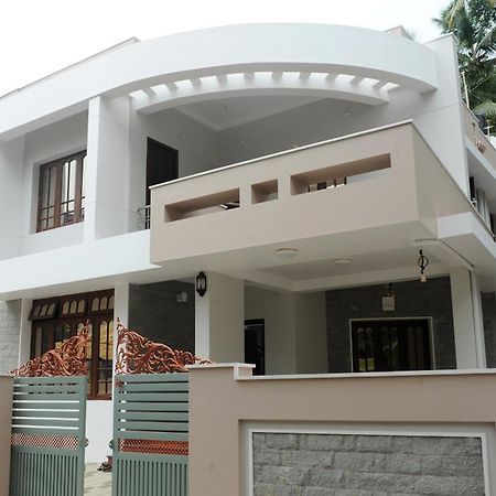 Moksha Homestay Тривандрум Экстерьер фото