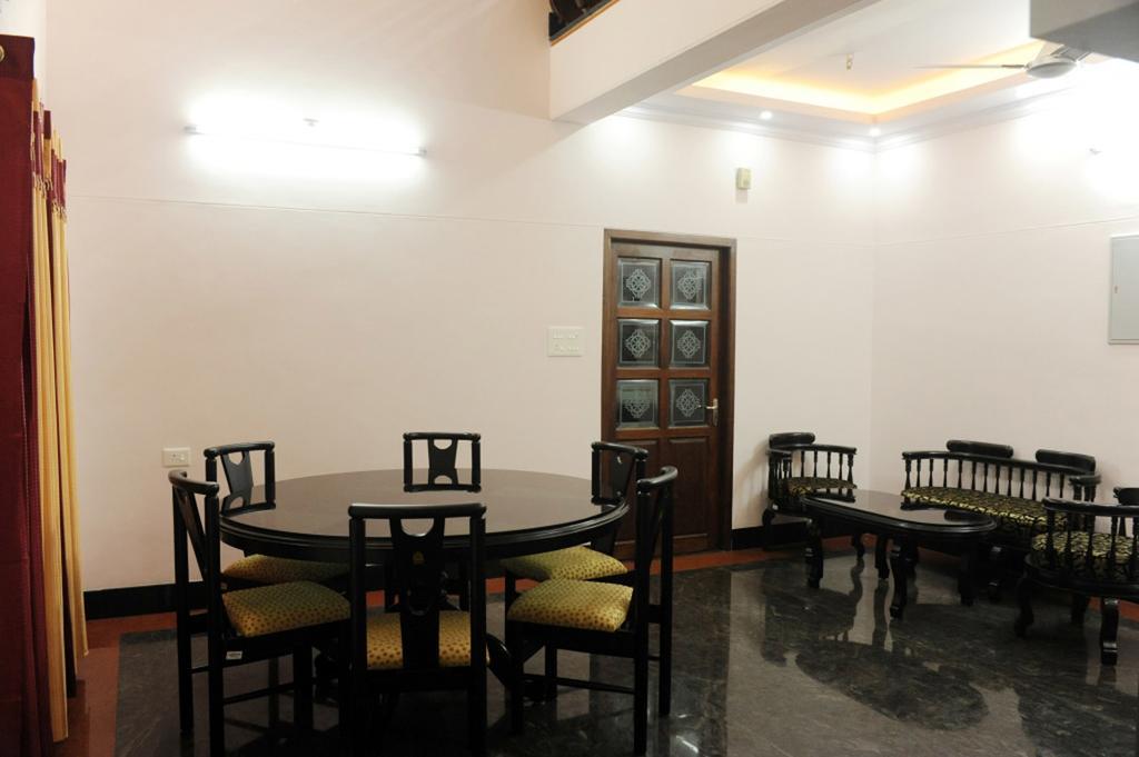 Moksha Homestay Тривандрум Экстерьер фото